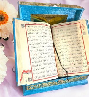 Geschenk Qur‘An Mit Standbox - Samt – Anwendung im Raum
