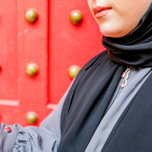Barakka Girl Couture – Detailansicht der Handarbeit