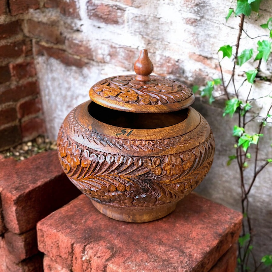 Runder Behälter aus Palisadenholz aus Pakistan