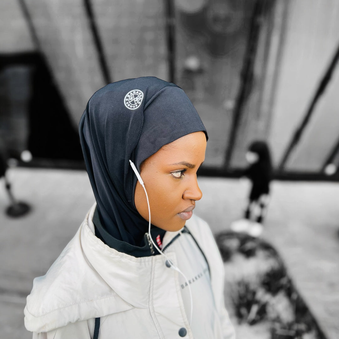 Sport Hijab aus Jersey mit Kopfhoerer Oeffnung