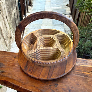 Klappbarer Obstkorb aus Palisadenholz Handarbeit