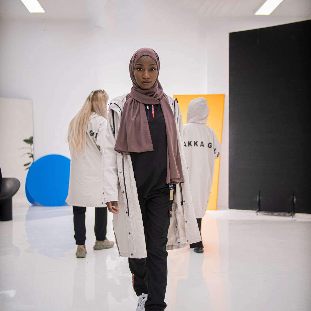 Rain is Barakka wasserabweisendes Raincape Beige Taupe