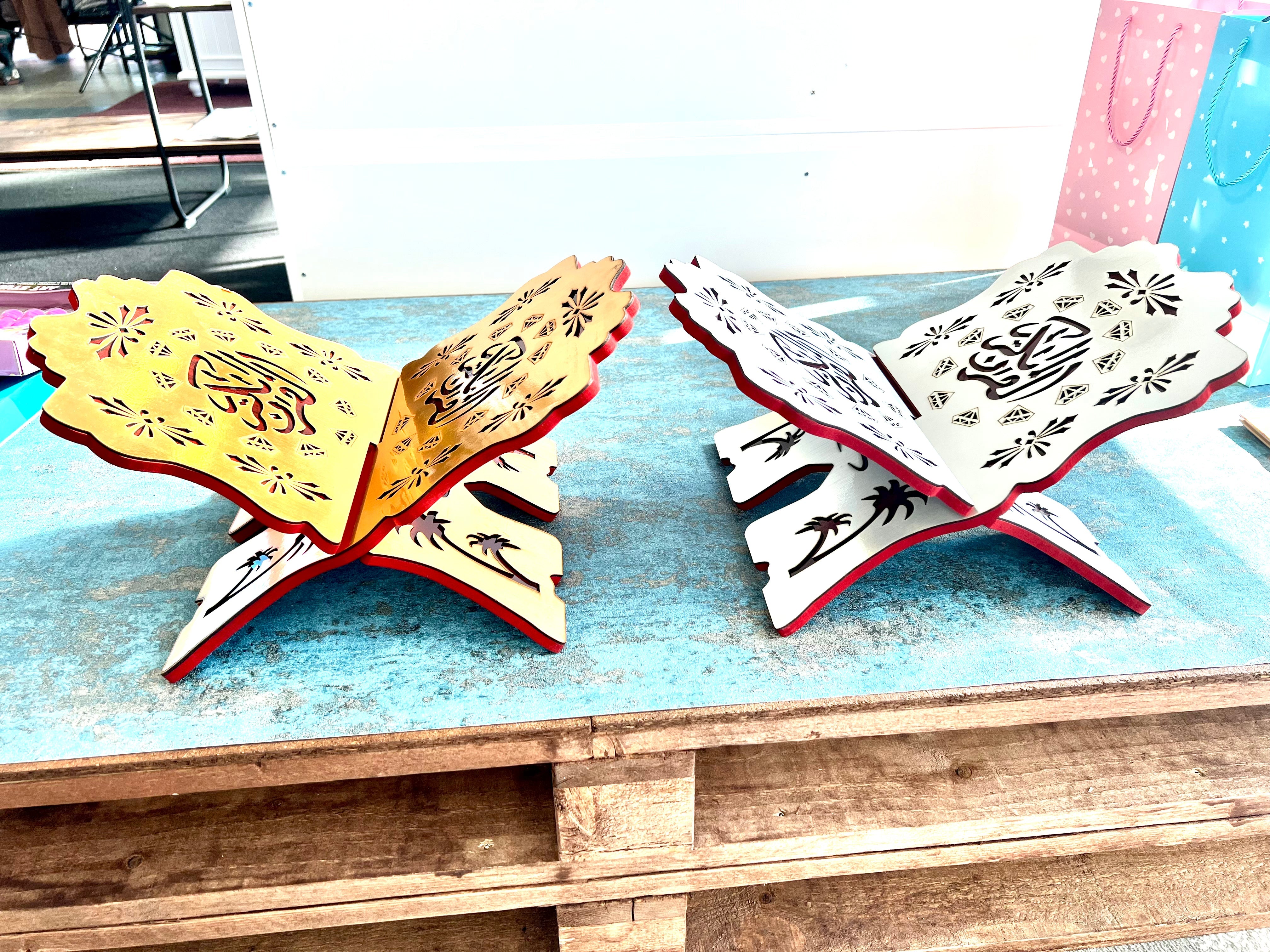 Qur‘an Ständer Holz, mittelgröße - geschnitzte Ornamente.