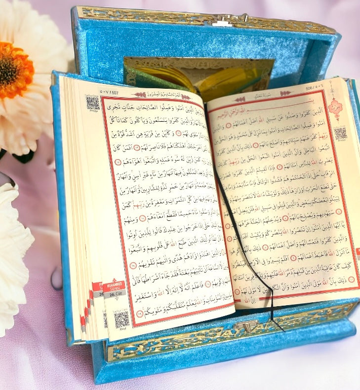 Geschenk Qur‘An Mit Standbox - Samt – Anwendung im Raum