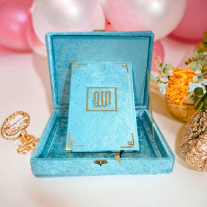 Geschenk Qur‘An Mit Standbox - Samt – Größenvergleich