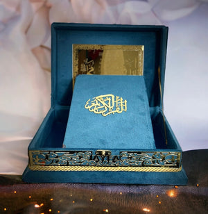 Geschenk Qur‘An Mit Standbox - Samt – Zusatzperspektive